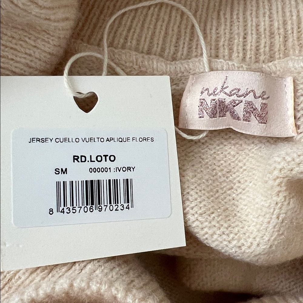 Nekane NKN Loto 3D Flower Off Shoulder Sweater Ivory Small Medium NWT - Picture 10 of 13